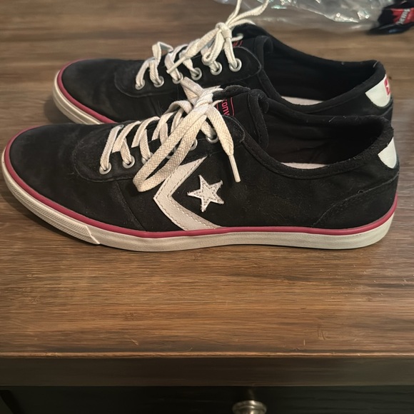 Women’s Size 8 suede like shoes. Retro look and in excellent used condition - Picture 2 of 7